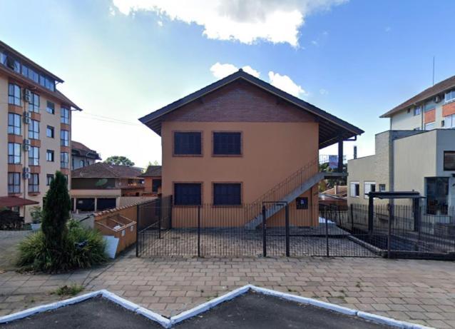 Apartamento com Ótimo Custo - Benefício no centro de Canela Exterior foto